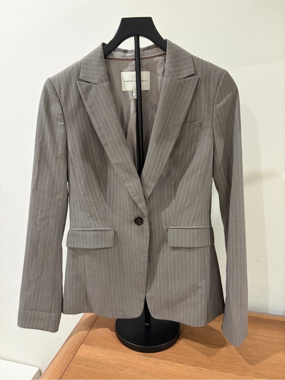 Banana Republic Gray Pinstripe Women's Blazer size 6